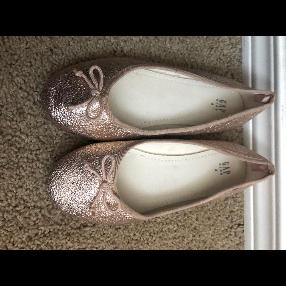 Girls shiny gold flats Sz 4